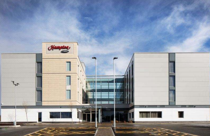 《尊龙在全球》系列报道之一——英国布里斯托机场希尔顿欢朋酒店